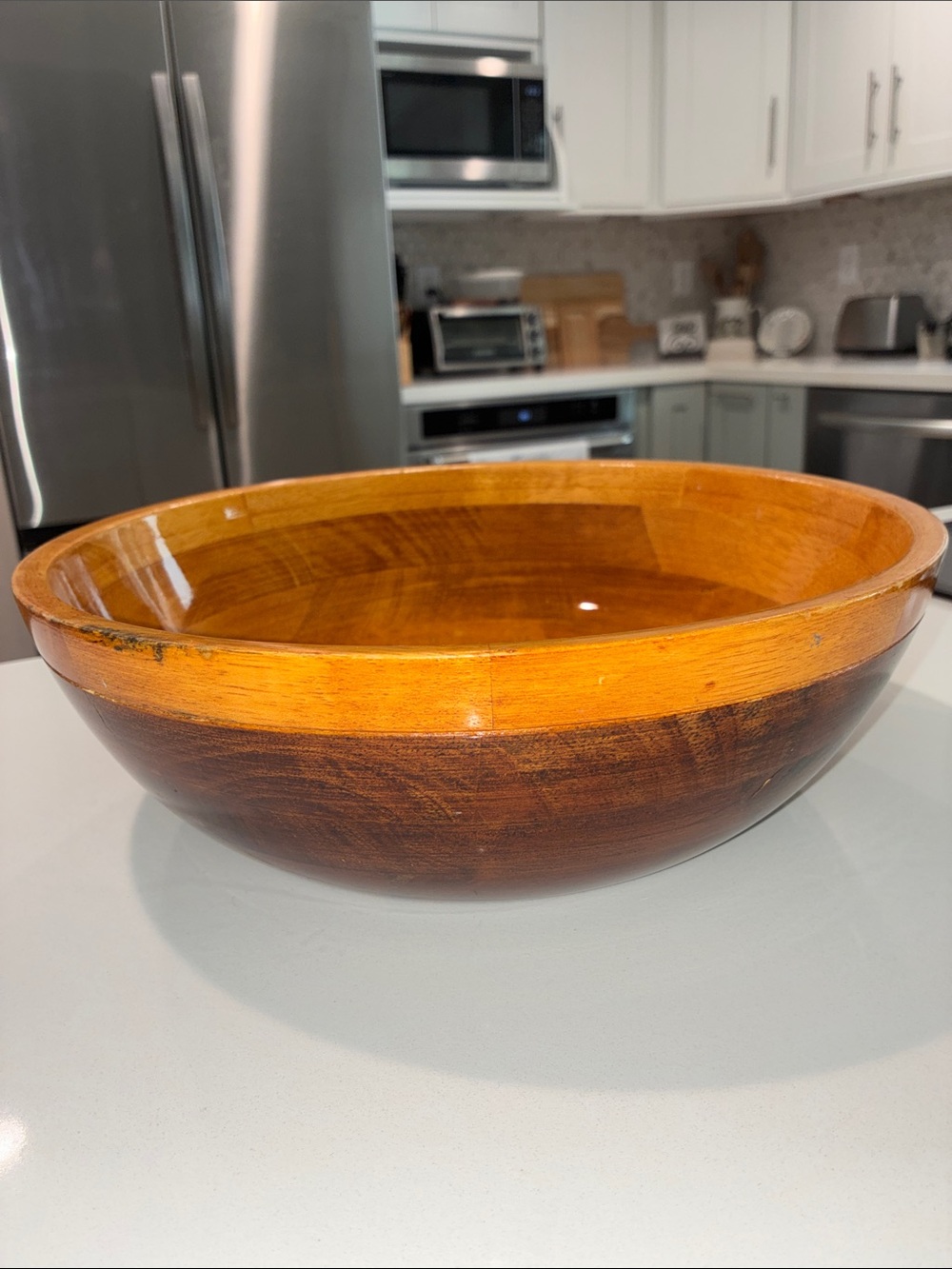 WOODEN BOWL GUC Source Unknown Two-Tone Attractive Serving Bowl in Honey & Brown